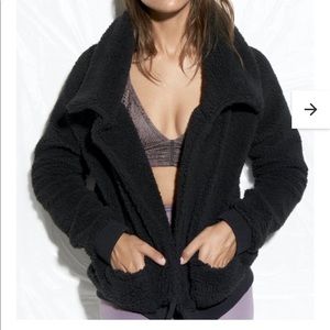 Black cropped teddy Sherpa bomber by body language sportswear
